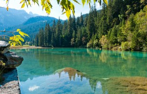 Courchevel ete lac de montagne